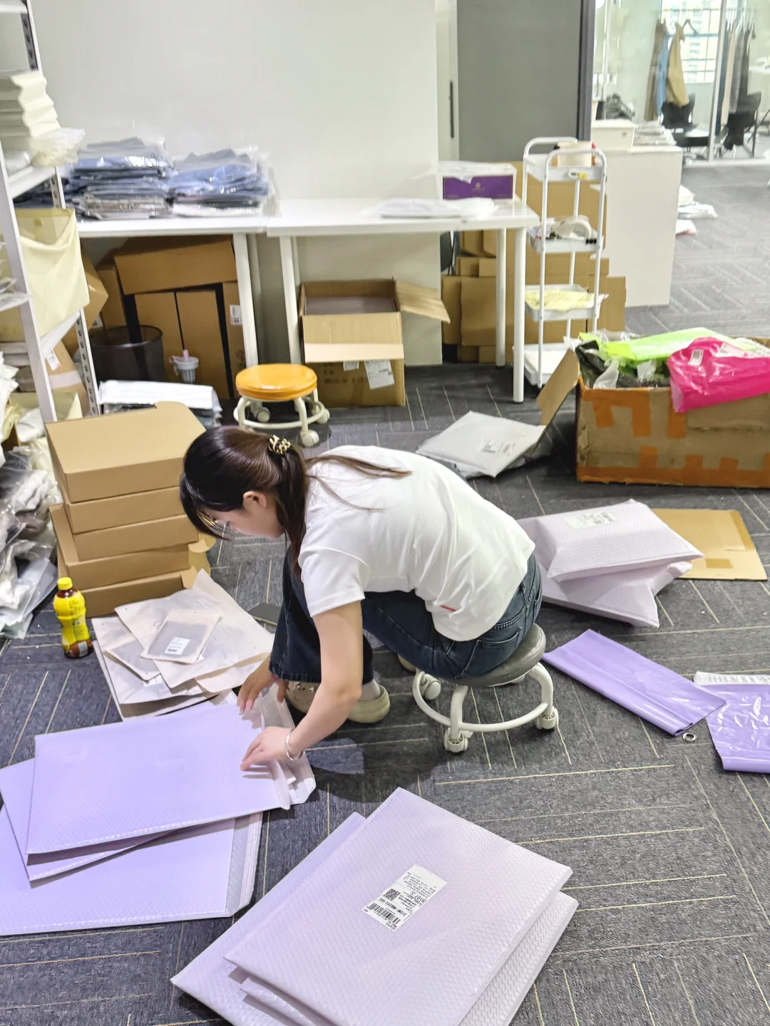 介绍一下，这是我带领的宁波全女服装团队