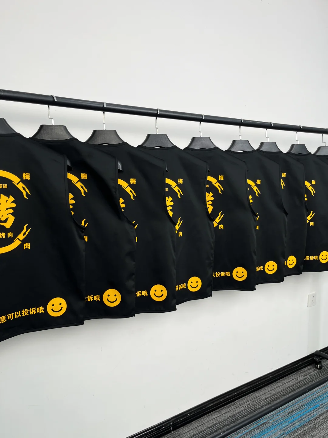 ?烤肉店马甲工作服定制 实用好穿?