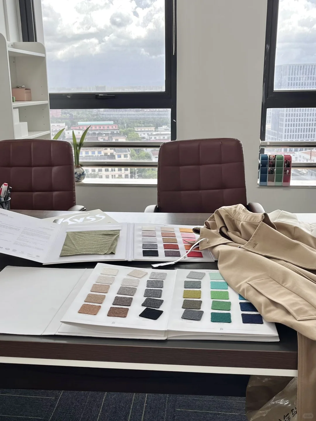 介绍一下，这是我带领的宁波全女服装团队