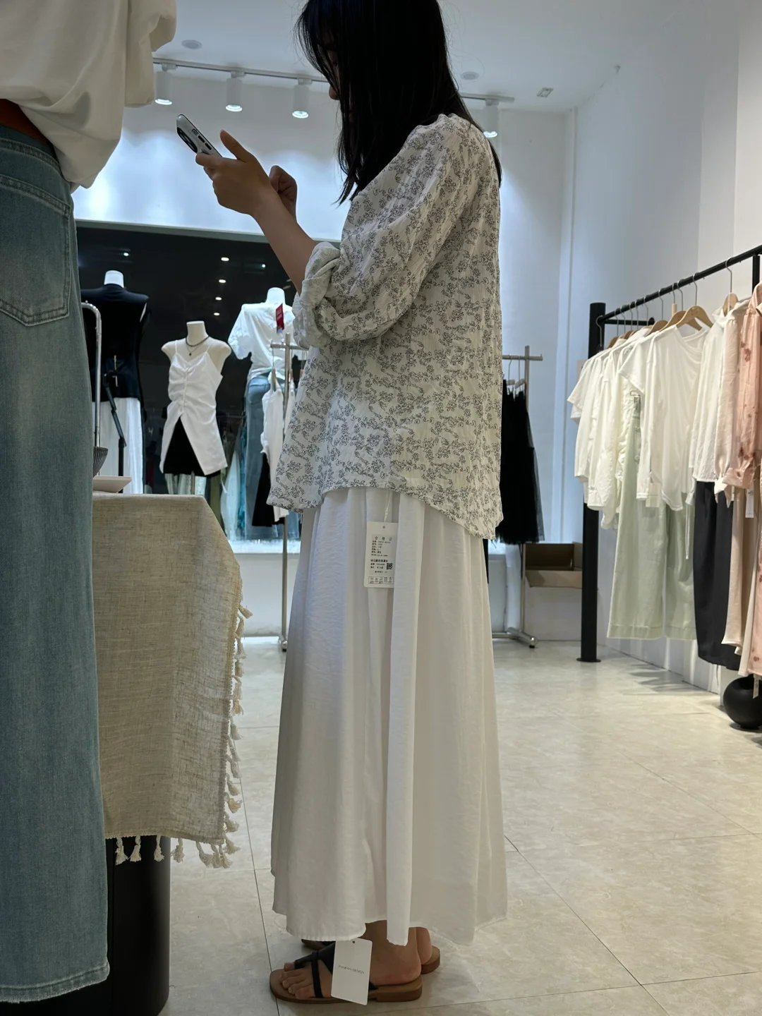 不建议小白去服装创业,但可以去尝试