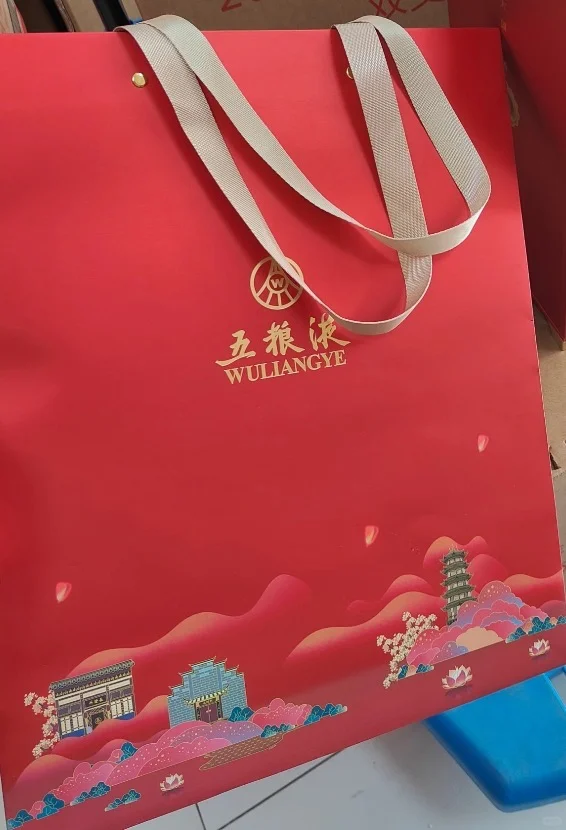 五粮液大礼盒！