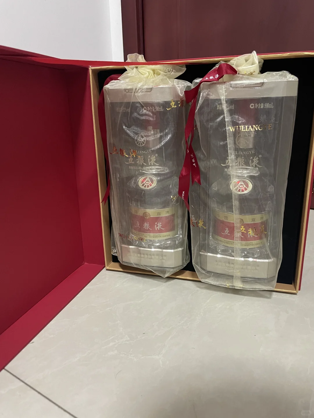 1400的双支五粮液礼盒