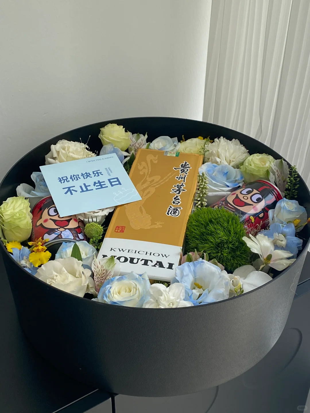 老公的第一瓶茅台，当然是老婆送啦 哈哈哈