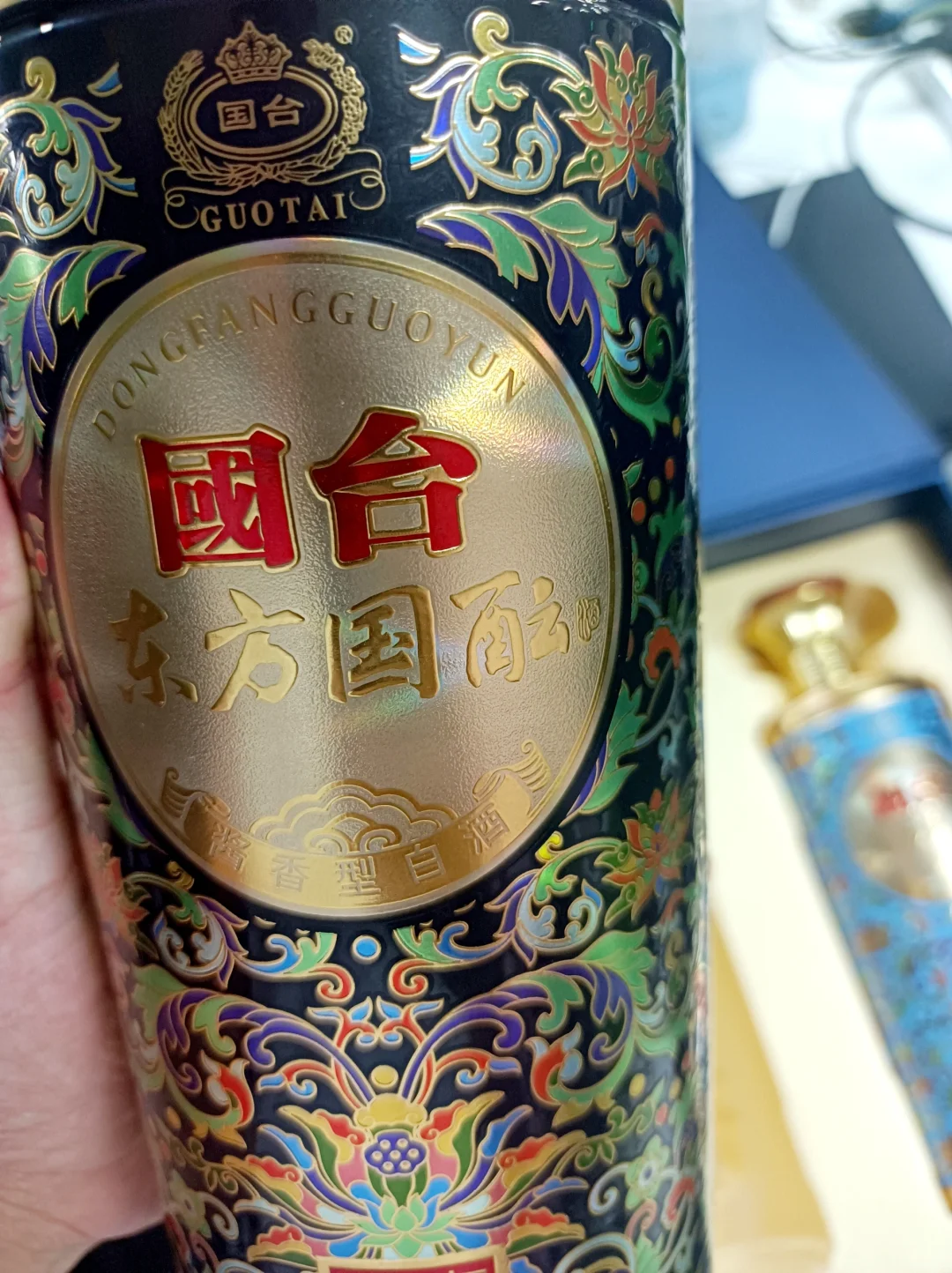 近期适合送礼的大牌白酒，国台酱酒礼盒