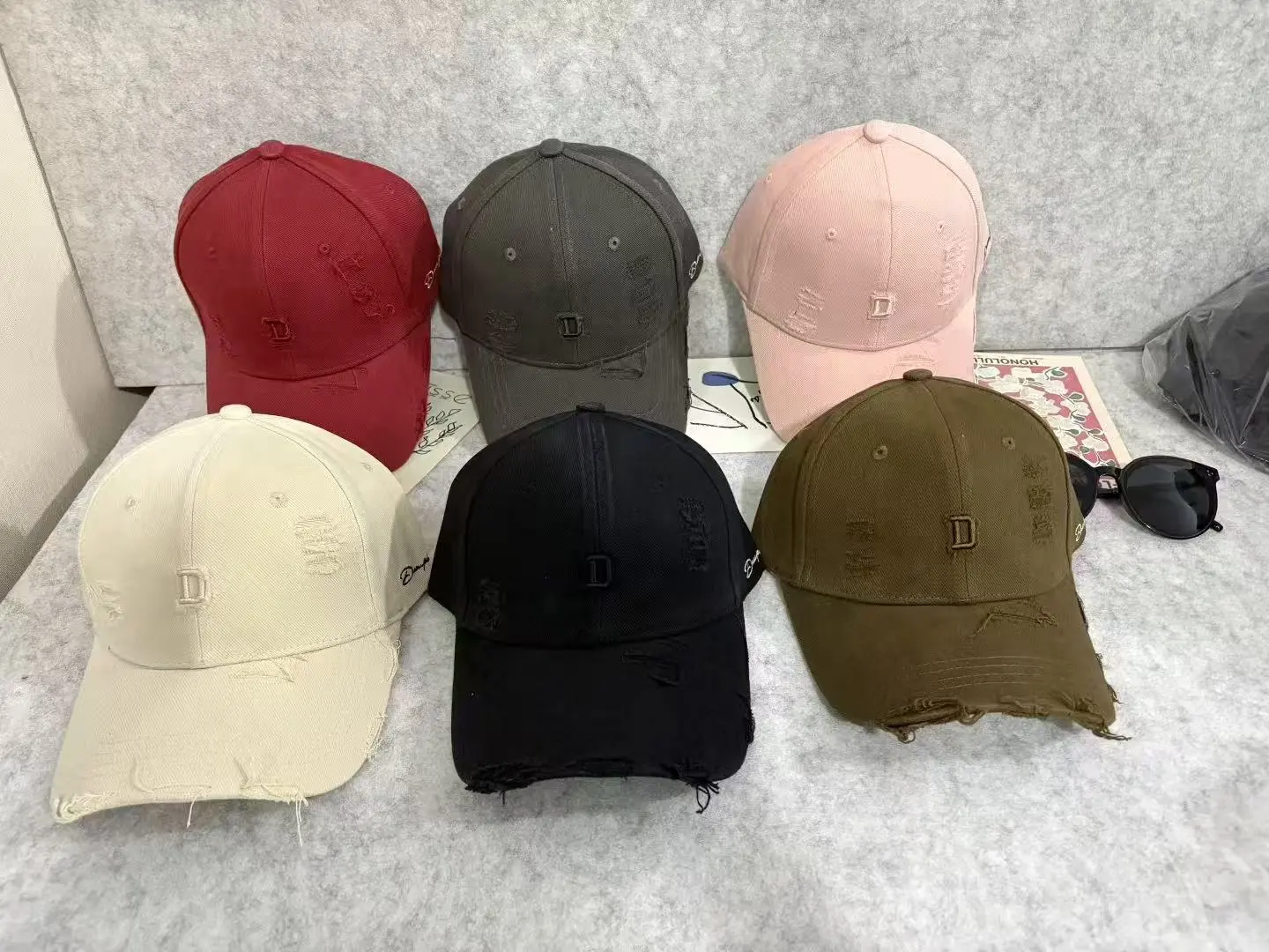 00后大学生勇闯义乌做帽子