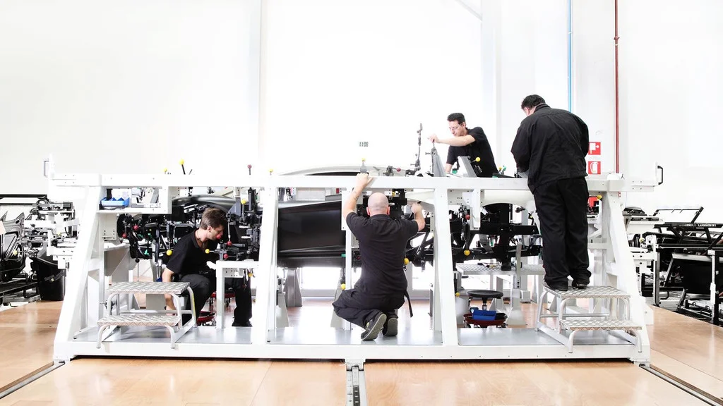 兰博基尼工厂生产线