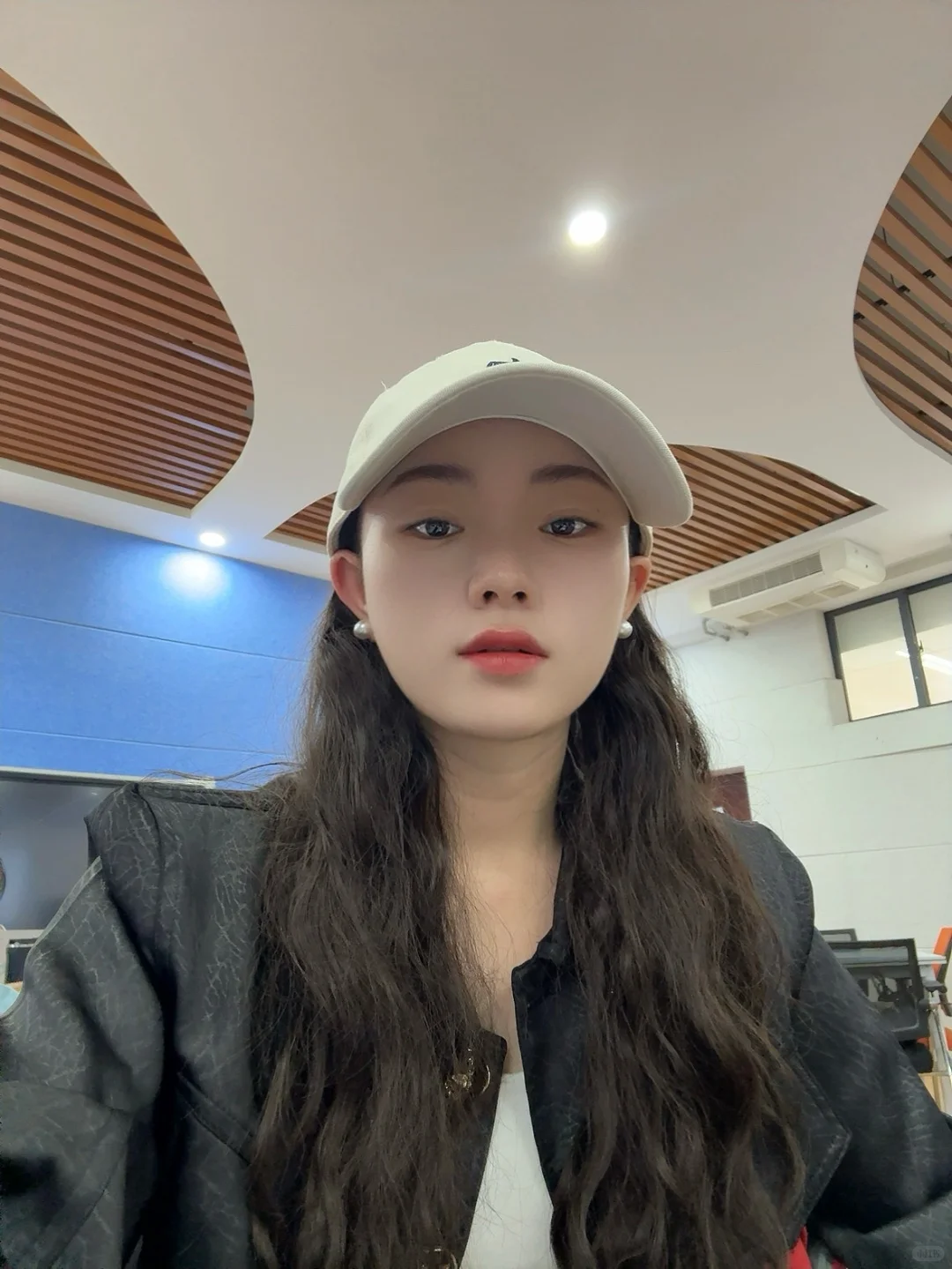 光头的话上课戴假发帽就好了