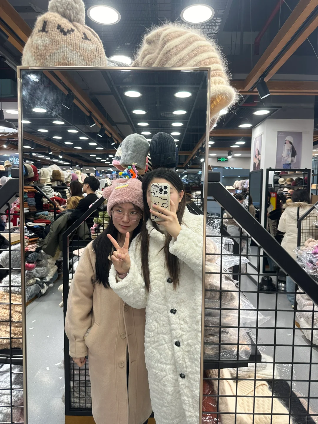 京城“小义乌”——百荣世贸商城，帽子种类丰富