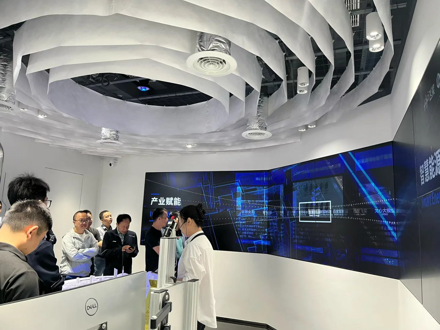 广州企业家来访百度飞桨人工智能中心