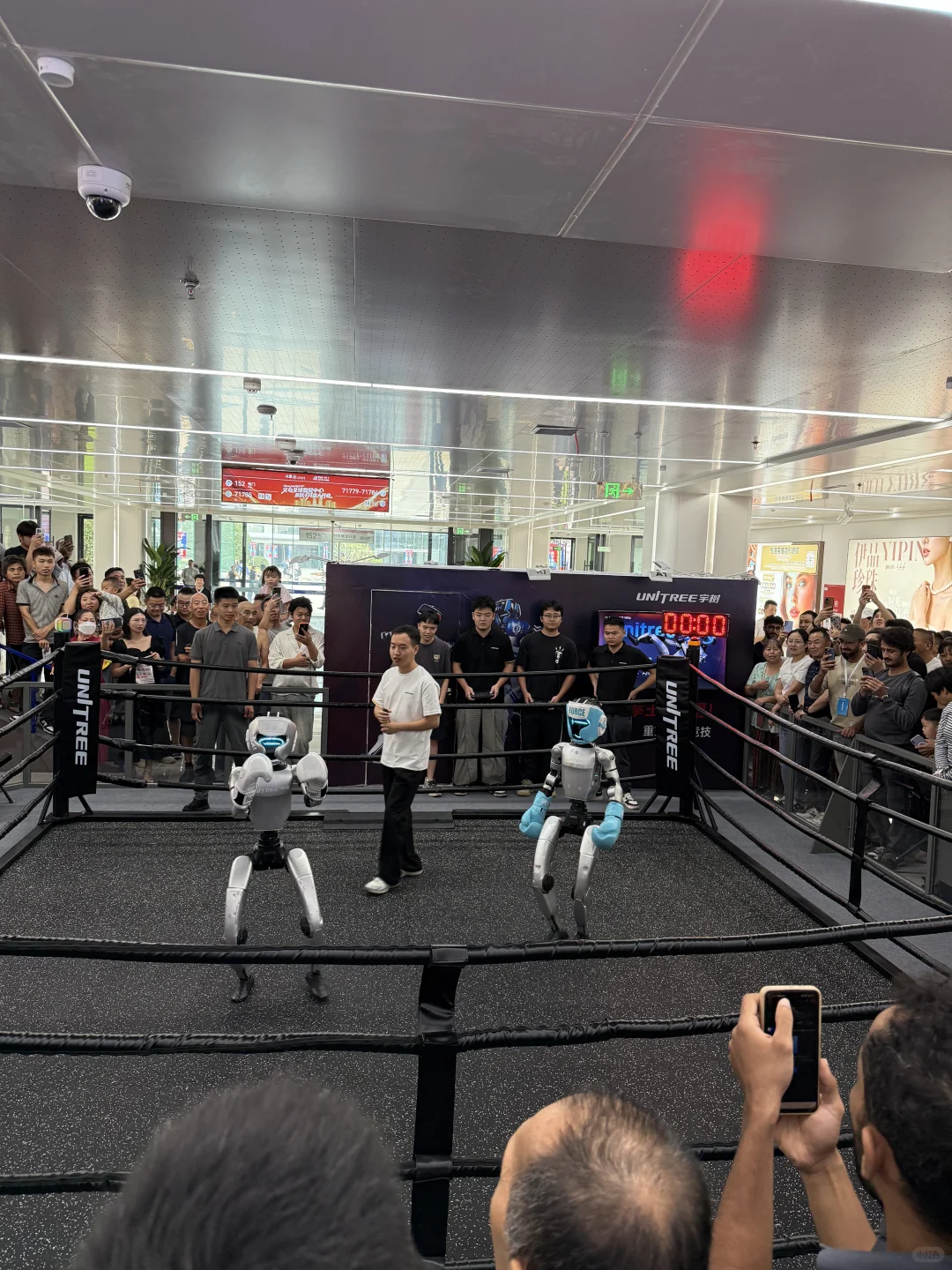 义乌全球数贸中心开业了！