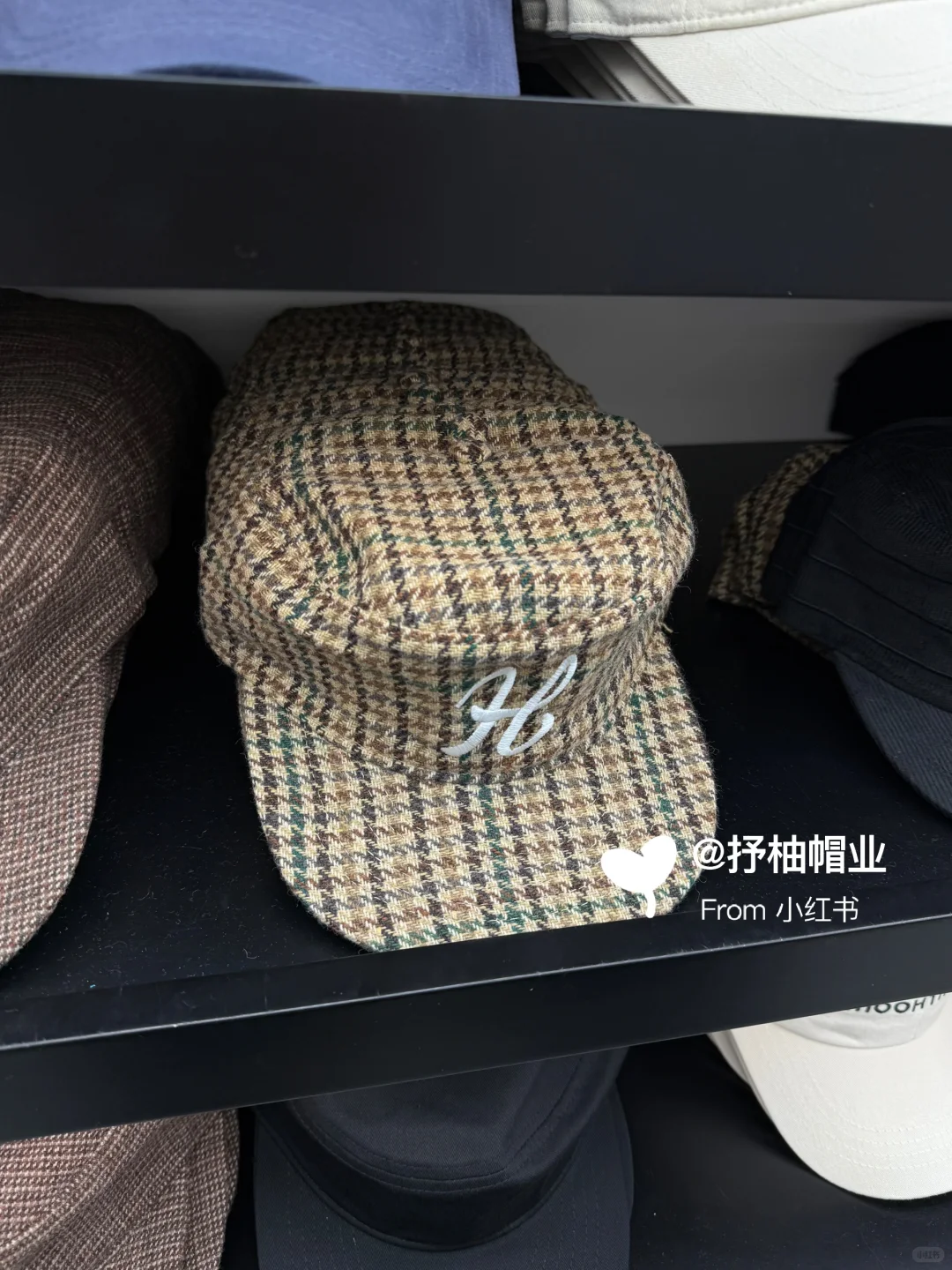库房实拍‼️?ins博主同款帽子真的太好看啦～
