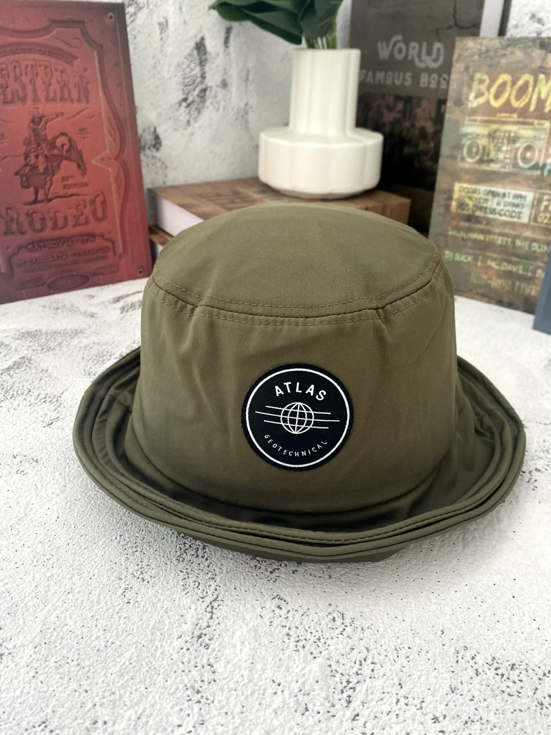 ?作为帽子定制专家，满足您的个性需求。