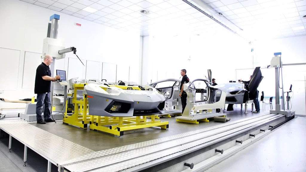 兰博基尼工厂生产线