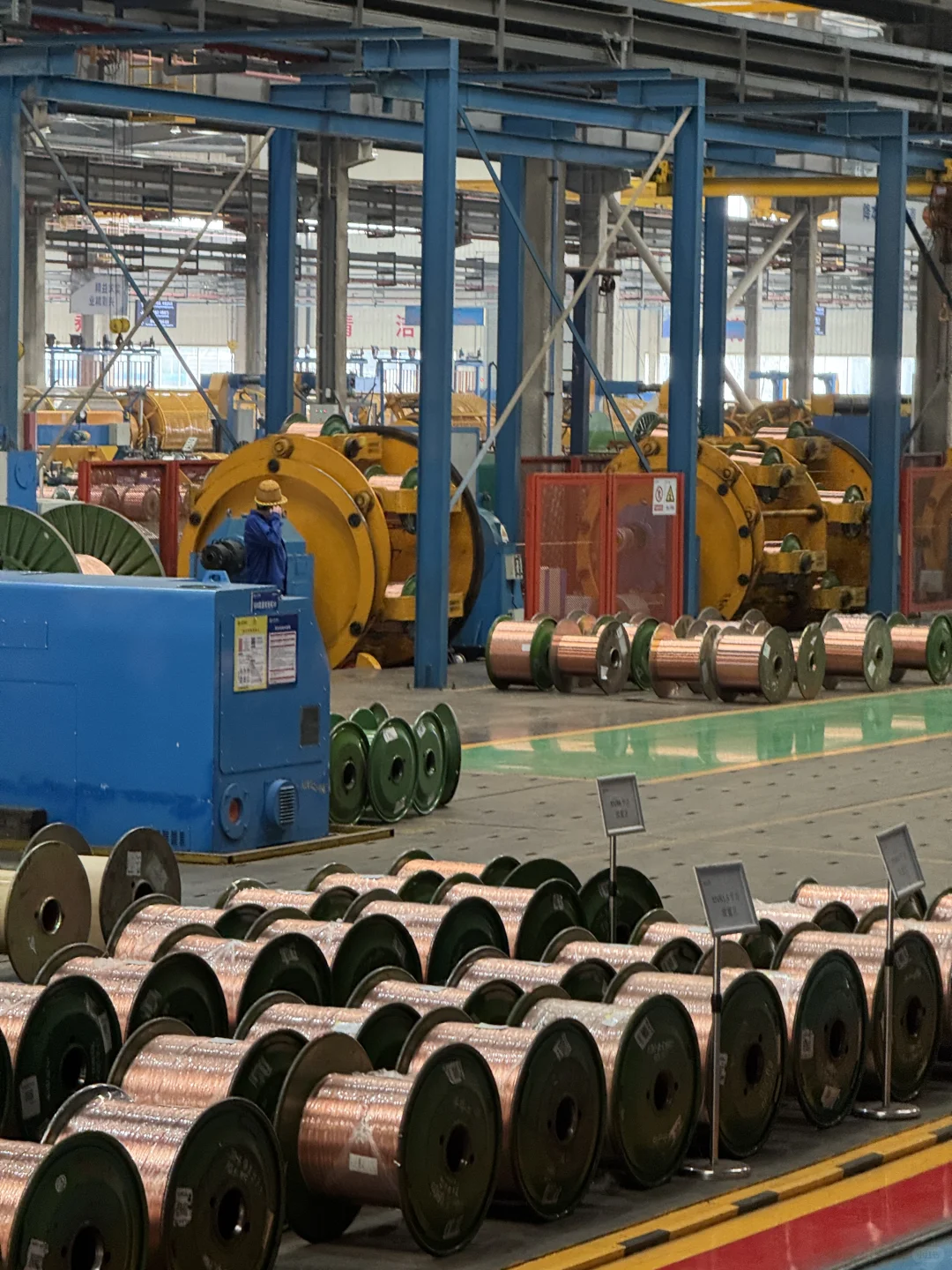 真的受不了浙江还有这么脏乱差的车间！