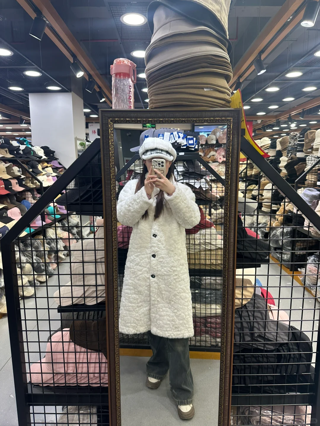 京城“小义乌”——百荣世贸商城，帽子种类丰富