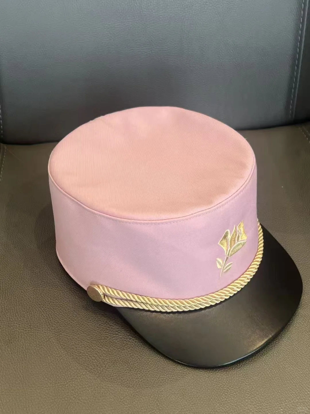 也是成为兰蔻的优质帽子代工厂啦