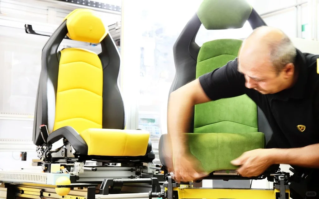 兰博基尼工厂生产线