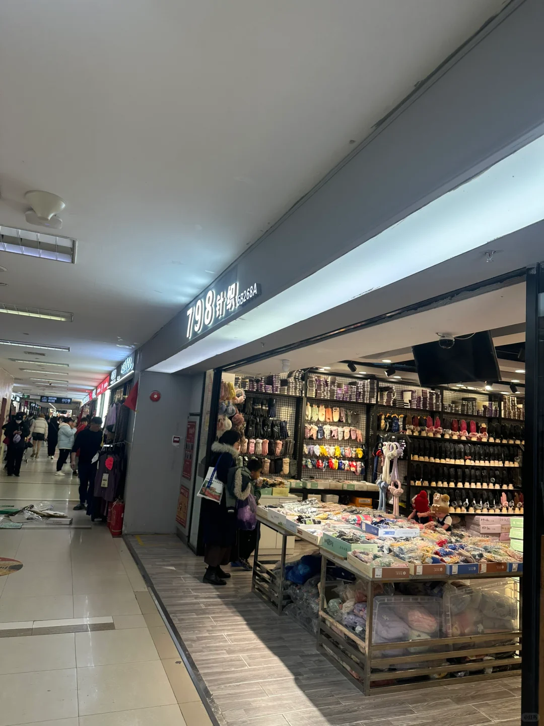 京城“小义乌”——百荣世贸商城，帽子种类丰富