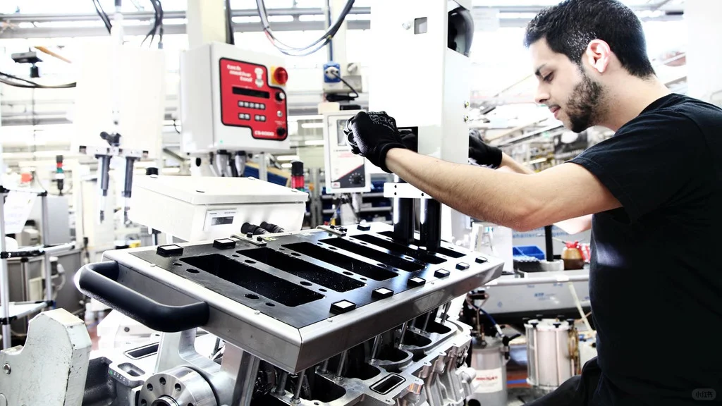 兰博基尼工厂生产线