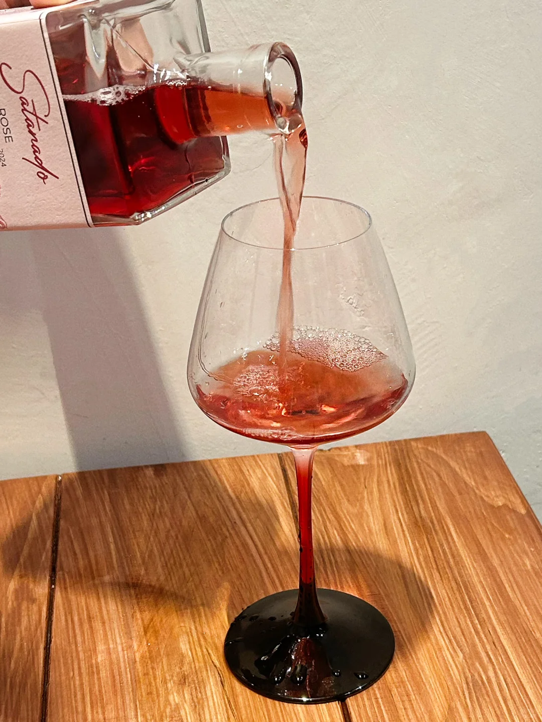 第一次喝玫瑰半甜晚收，我愿称之为女神酒！