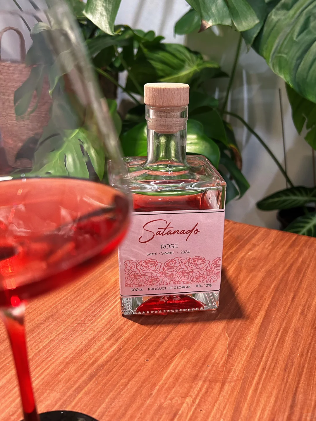 第一次喝玫瑰半甜晚收，我愿称之为女神酒！