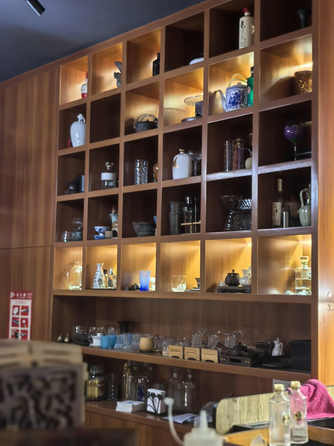 解锁白酒新喝法！在这家酒吧翻牌子喝微醺