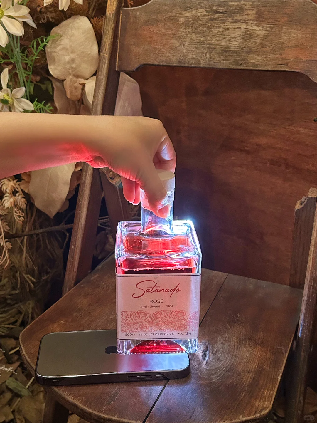 第一次喝玫瑰半甜晚收，我愿称之为女神酒！