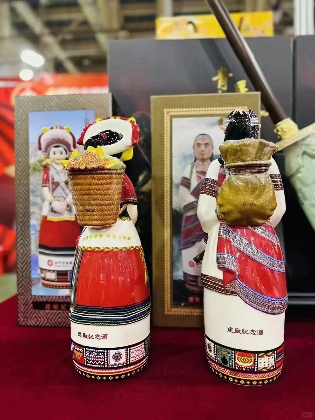 金门皇家高粱酒58度1000毫升，2013年生产。