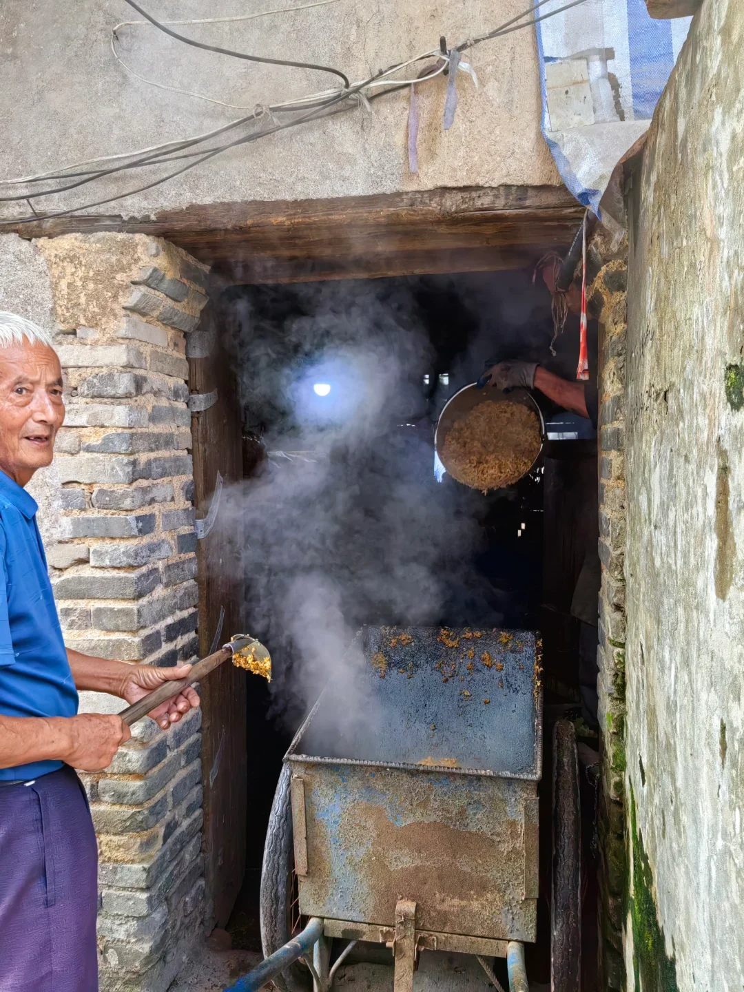 第一次全过程记录家乡的天然手工酿造高粱酒