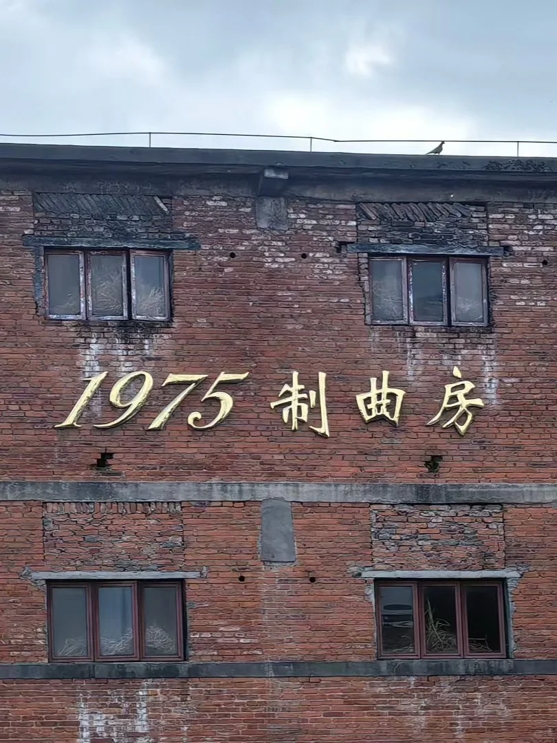 离谱?‍♀️大曲真的比头都大，小曲比手指都小