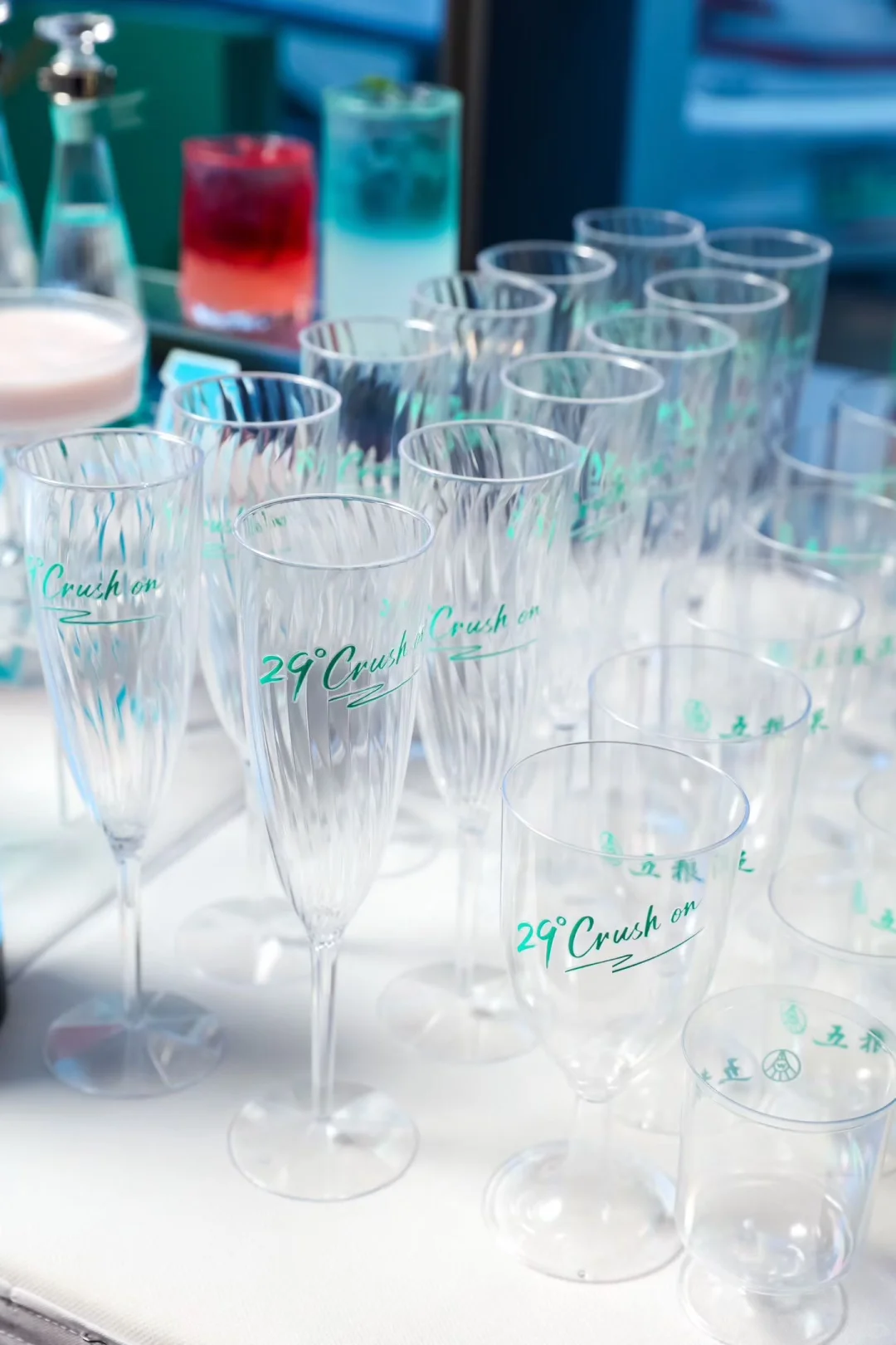 石家庄五粮液专卖店买酒送邓紫棋CD周边啦