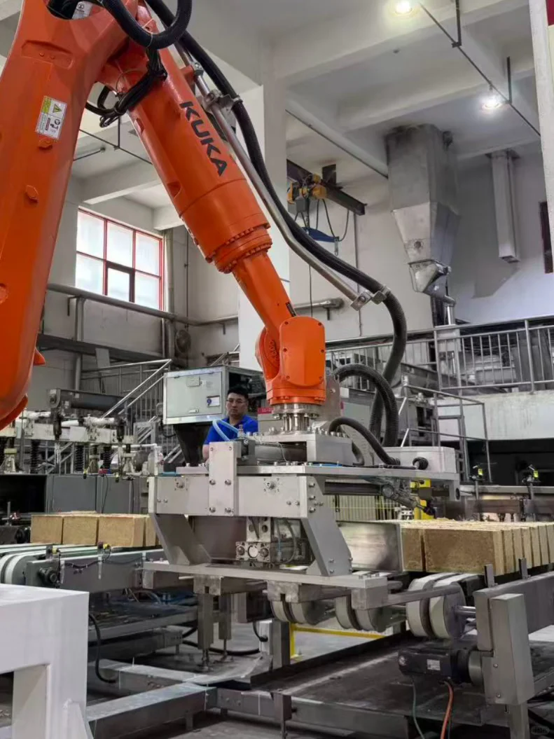 离谱?‍♀️大曲真的比头都大，小曲比手指都小