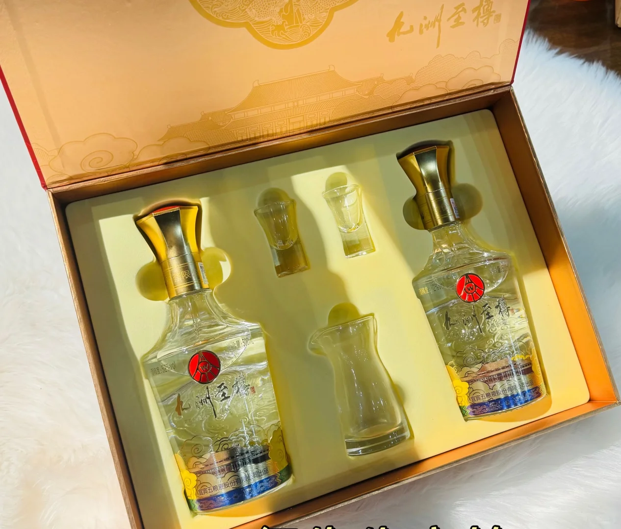 白酒礼盒高端大气上档次！