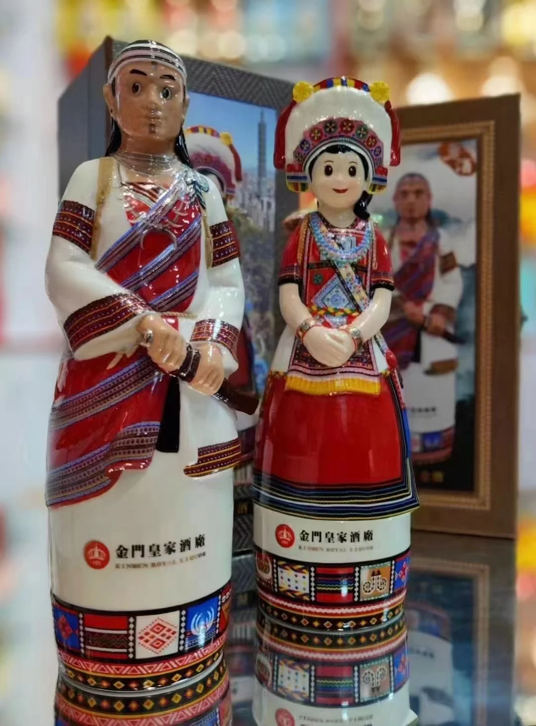 金门皇家高粱酒58度1000毫升，2013年生产。