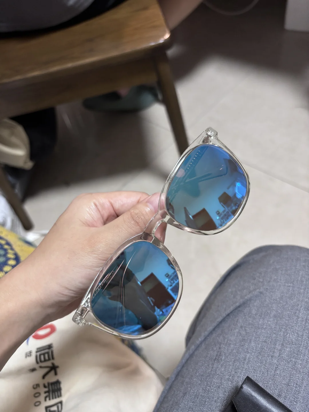 LOHO带度数的墨镜，免费送，只用过一两次