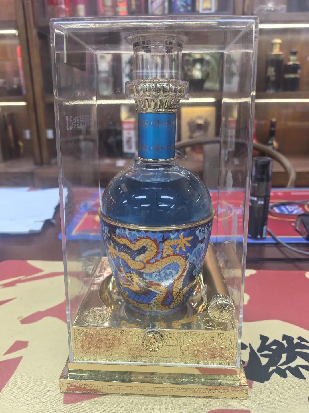 五粮液的锦鲤酒瓶