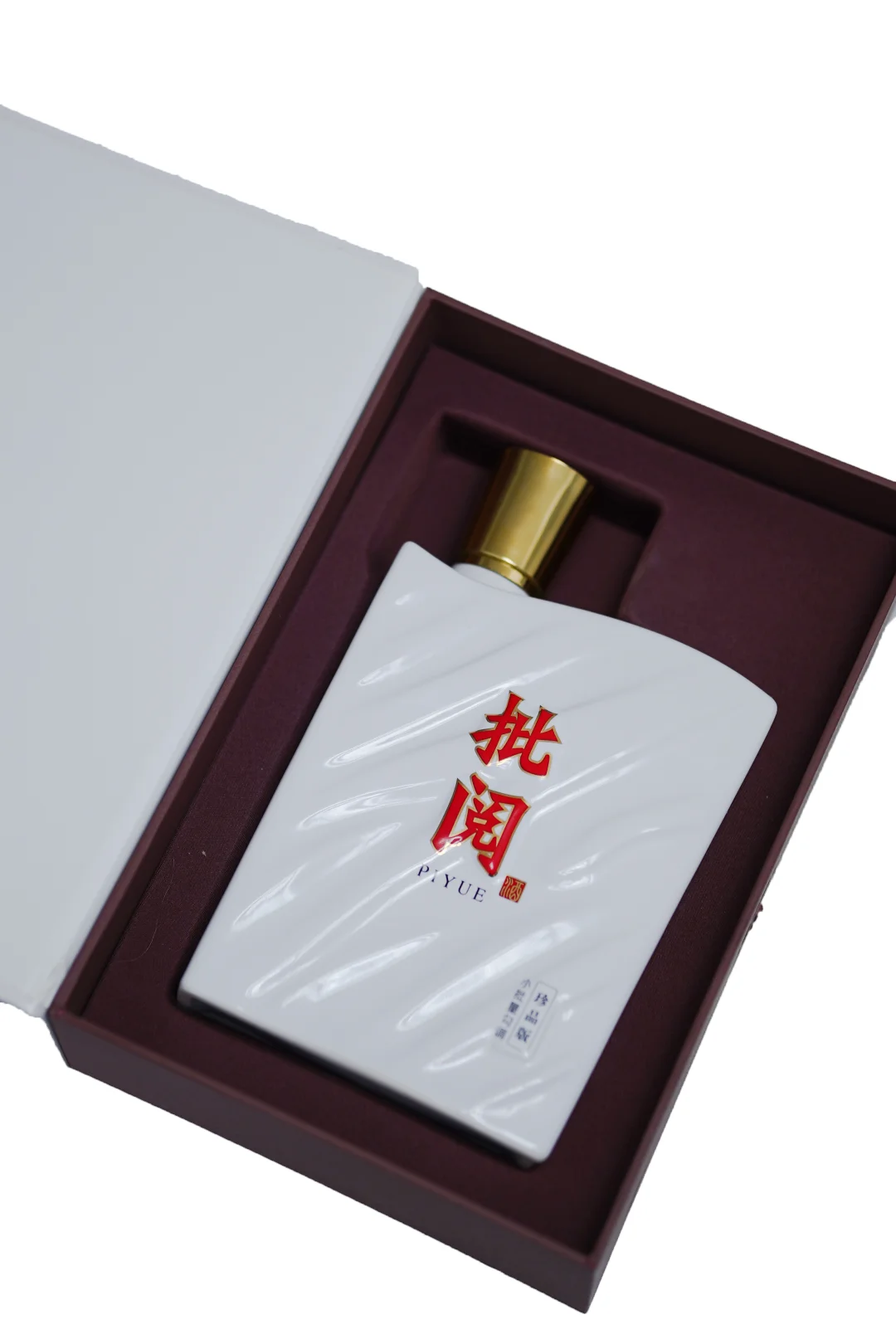 批阅白酒 余16原箱 日期多为23年