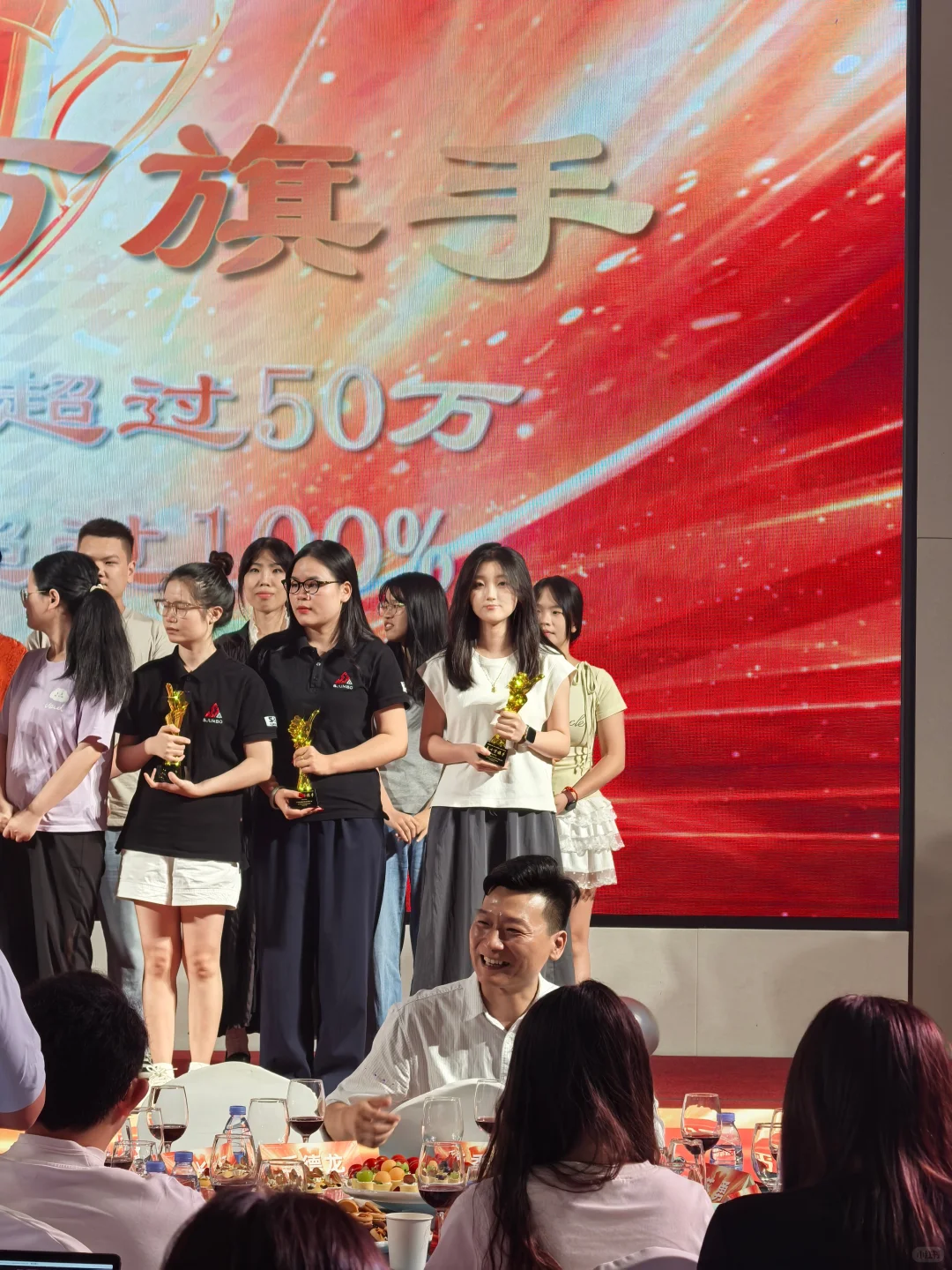 我们的小伙伴们拿奖拿到手软～