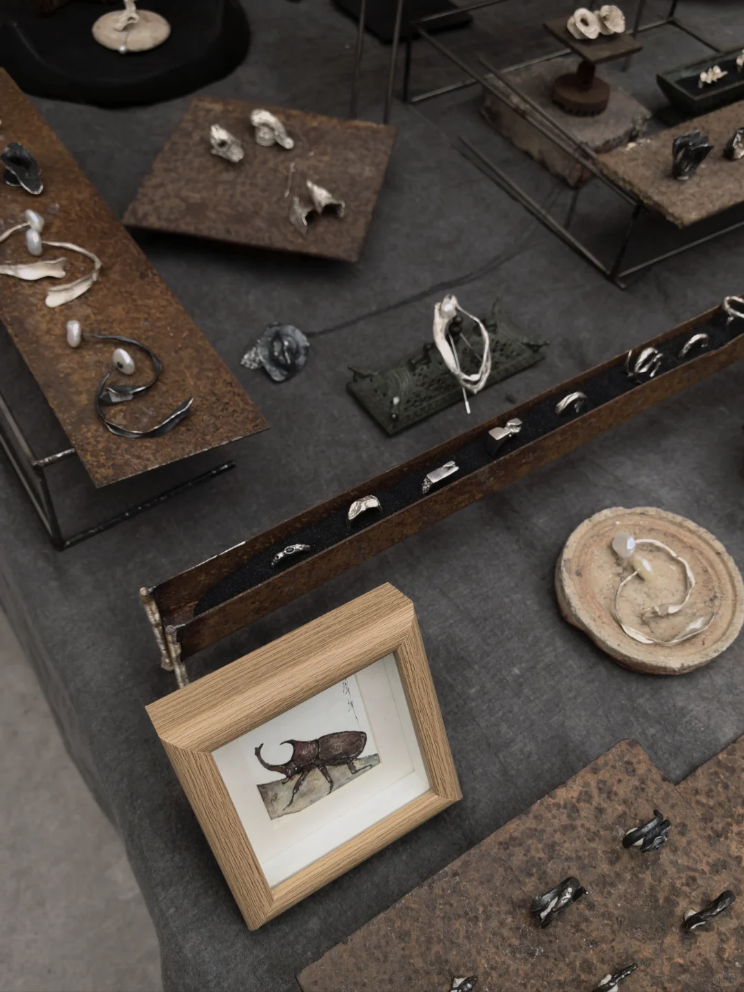 废铁里生长｜工地废料焊出的首饰展陈