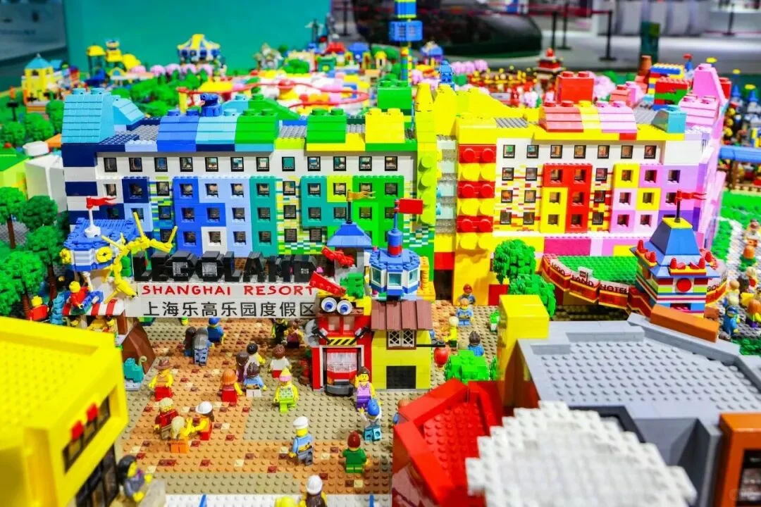 善纳设计带您走进2025进博会创意展台丨乐高