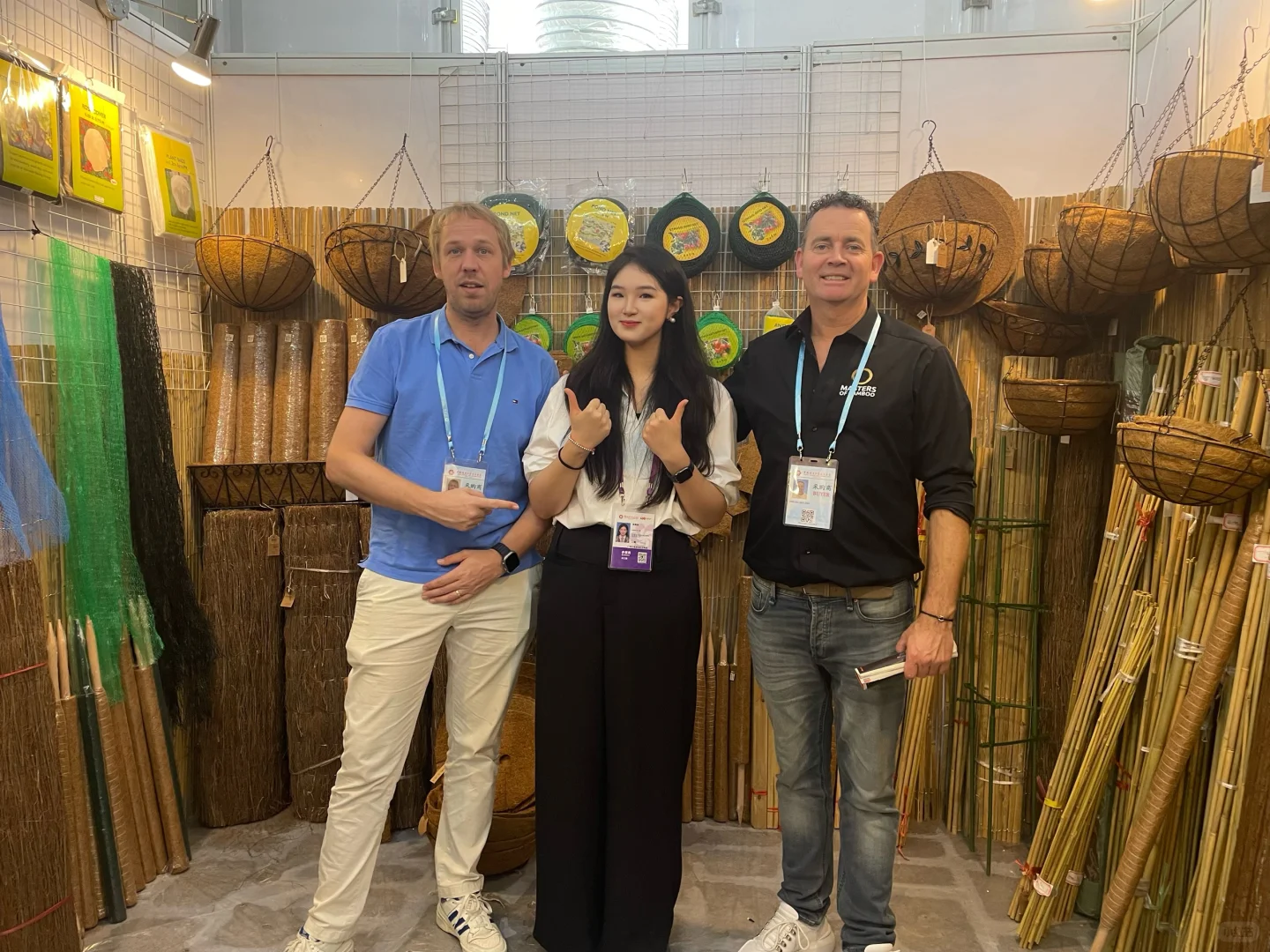 05女大又又勇闯广交会当翻译