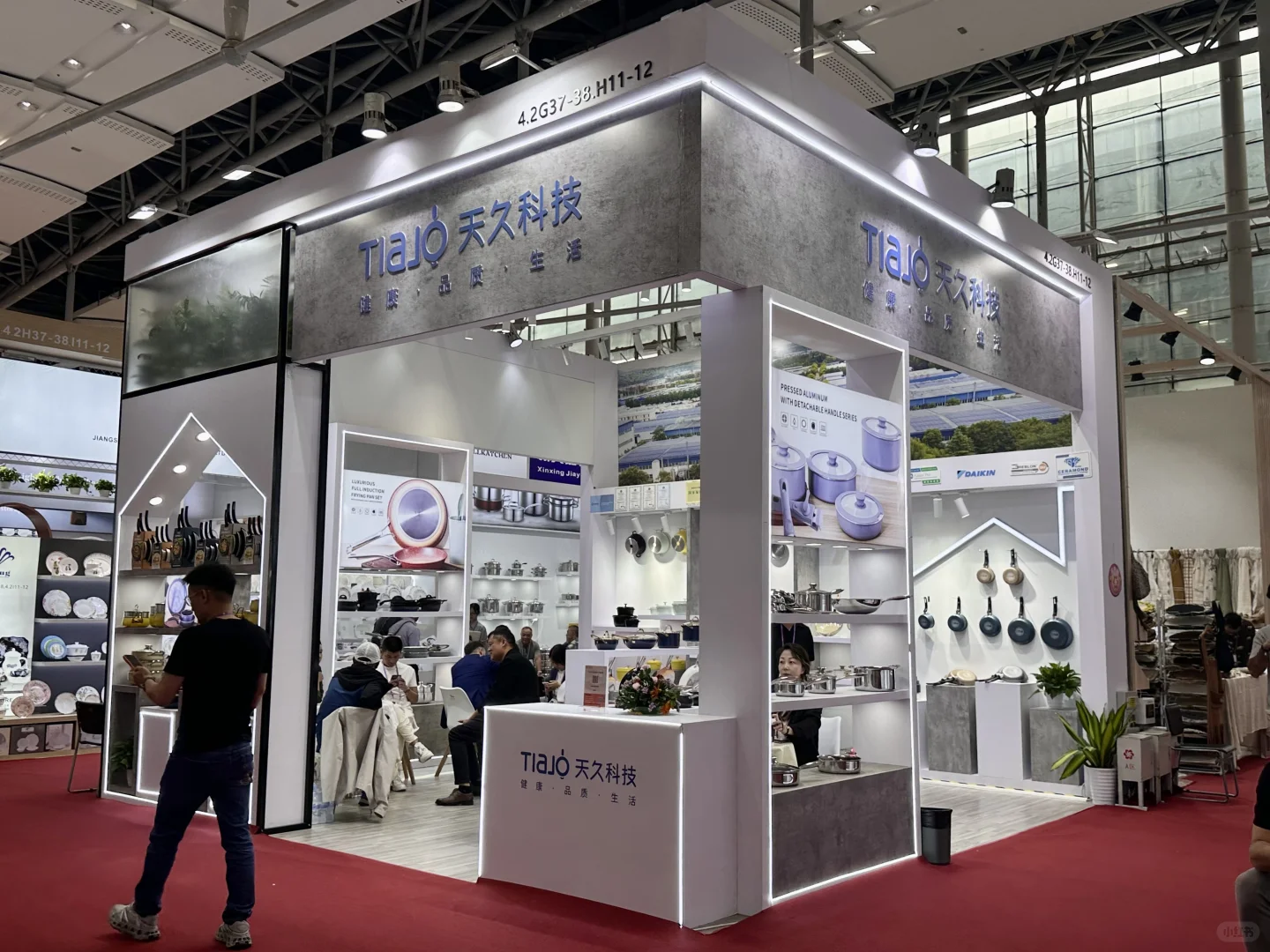 广交会双面开展台就这样设计！