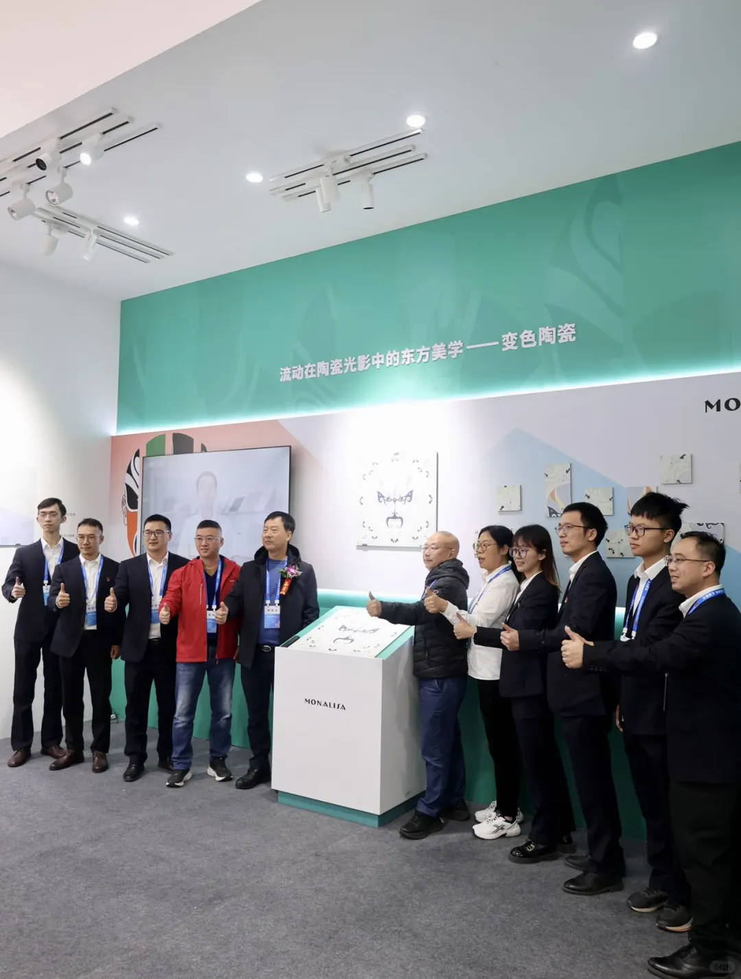 快来看,这里的陶瓷居然会“变脸”