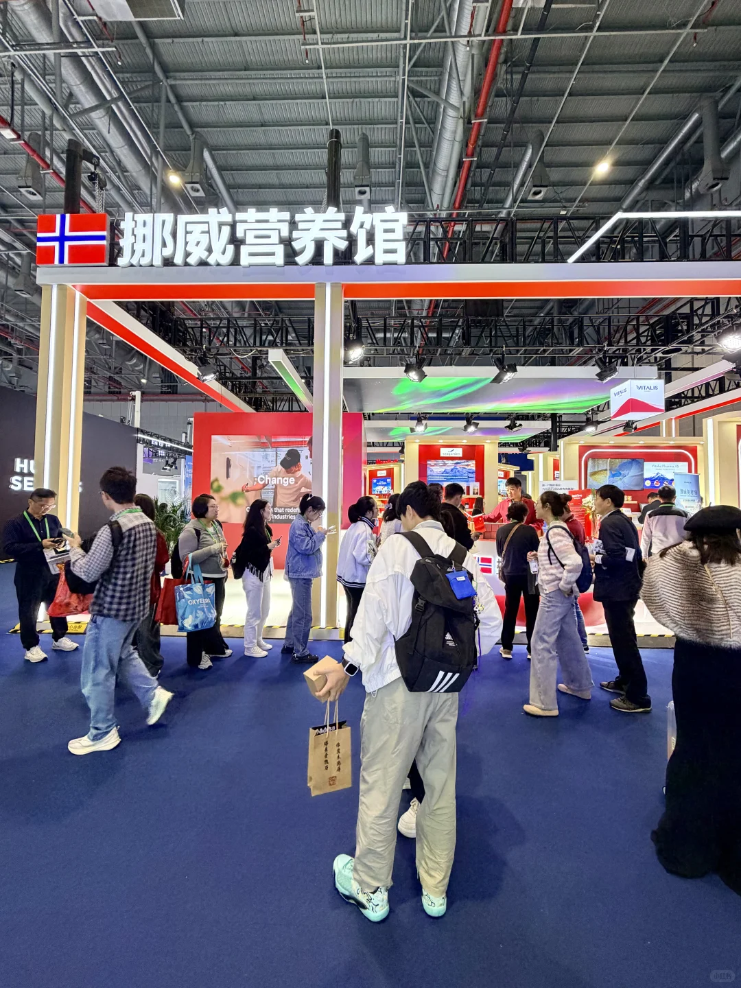 在进博会|原来真有“由内而外发光”