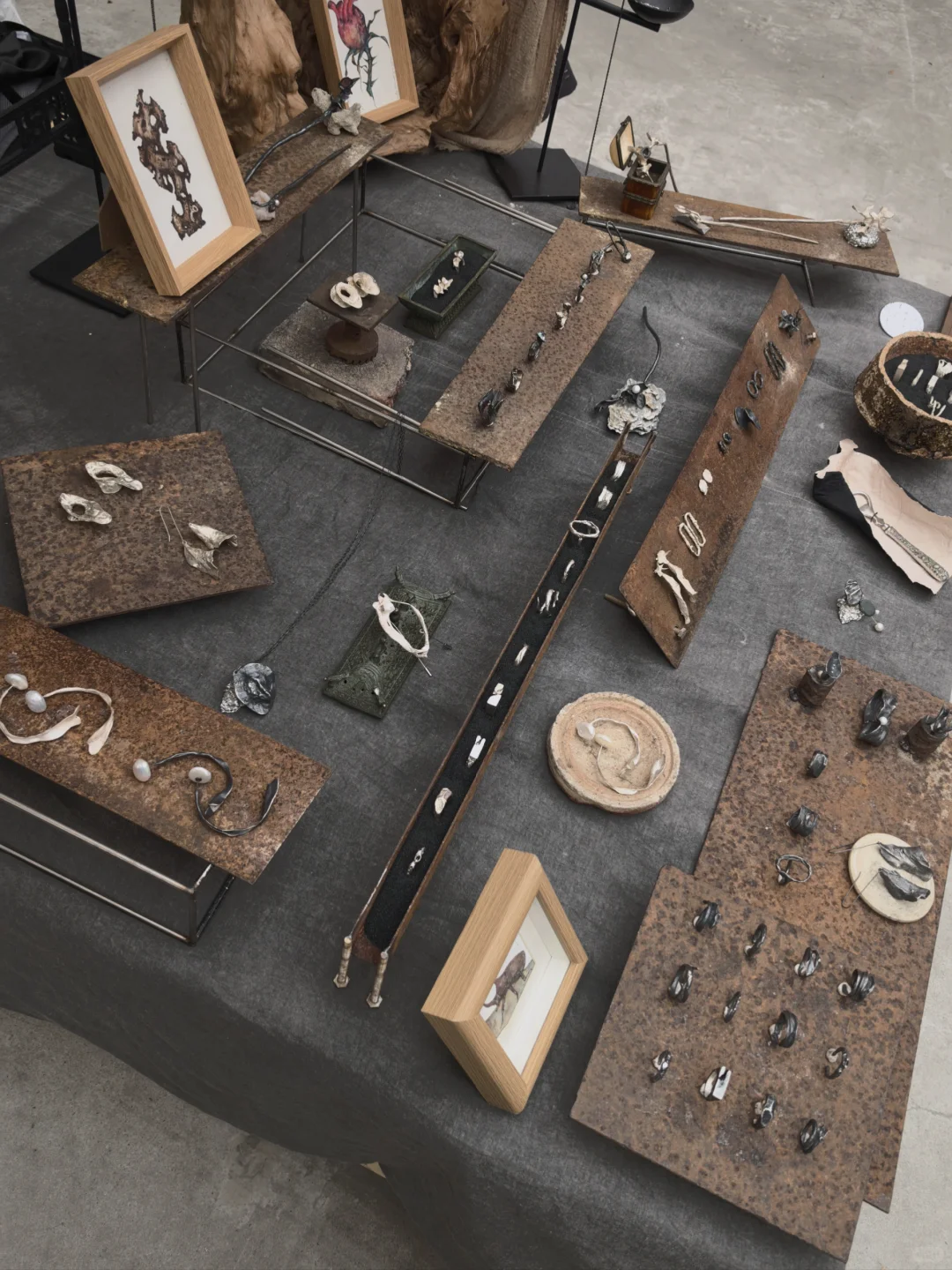 废铁里生长｜工地废料焊出的首饰展陈