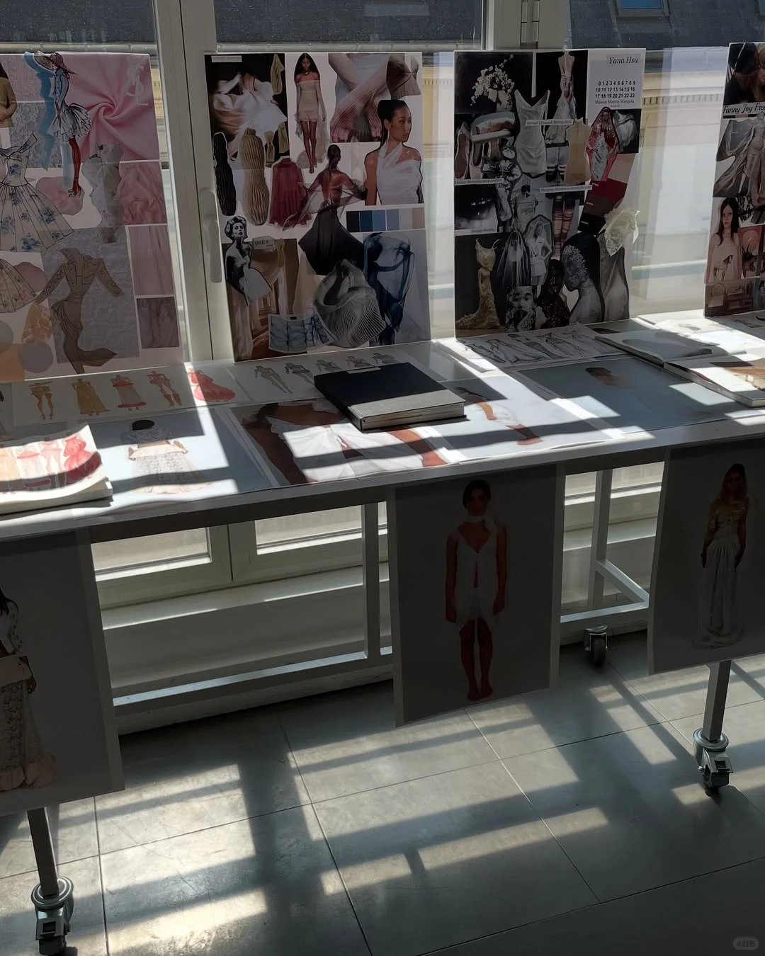 ✨帕森斯巴黎教室里的小型时装展?