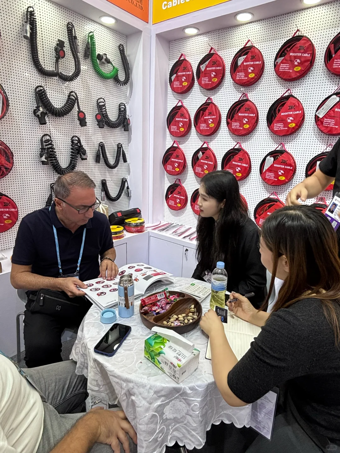 05女大又又勇闯广交会当翻译