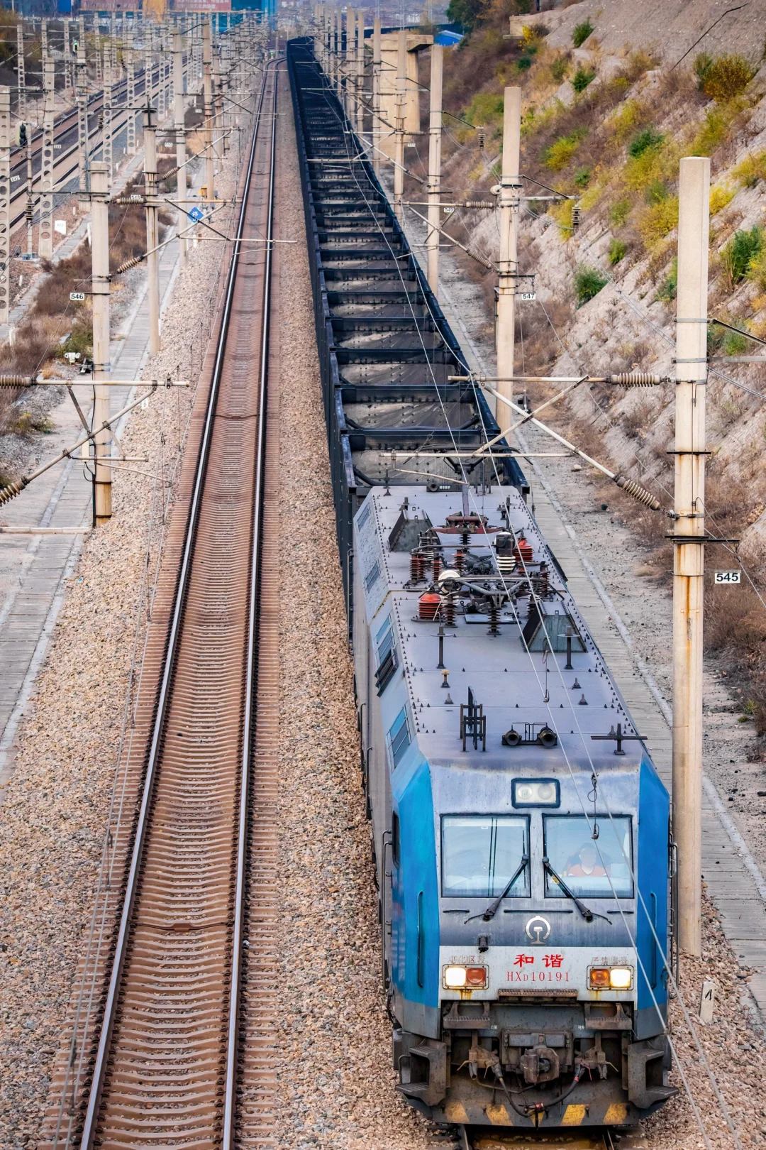 万吨煤列下秦港