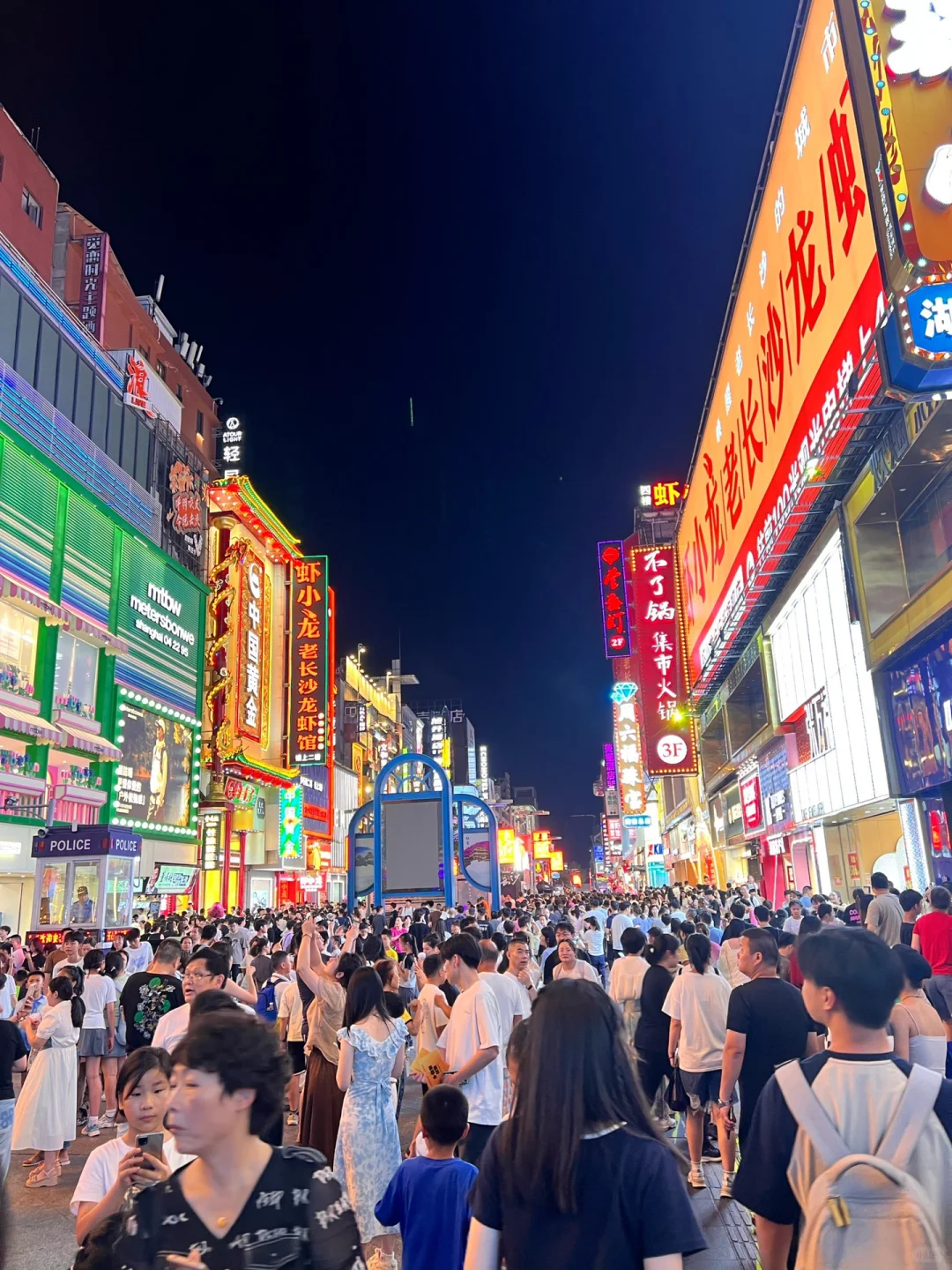 大批餐饮老板，出来摆摊了！