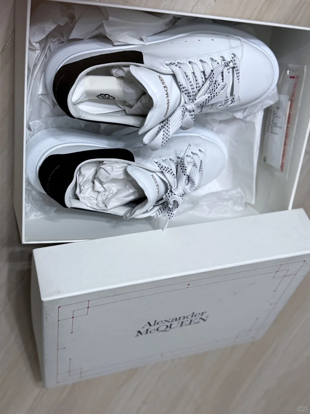 试穿1天便宜1000转卖麦昆小黑鞋，36.5码